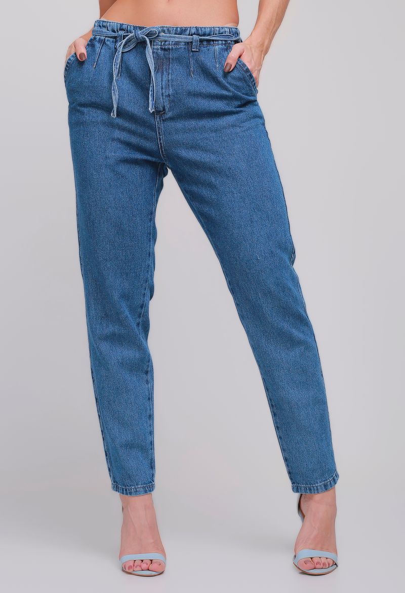 Mom jeans com store cinto