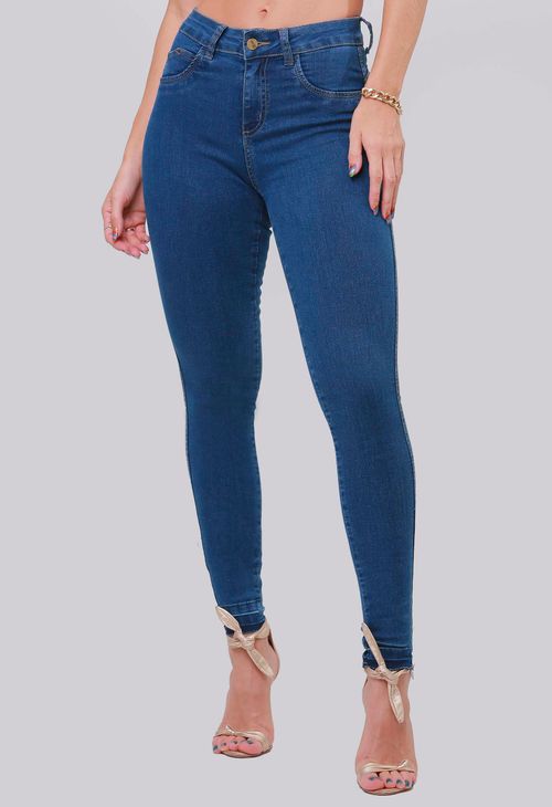 Calça Jeans Skinny Feminina Levanta Bumbum Com a Barra Desfeita