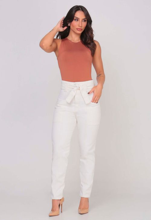 Calça Jeans Mom Feminina Moderna Com Cinto Off White 25548